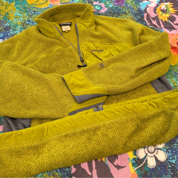 Patagonia “R” Fleece Jacket - Picture 2 of 11